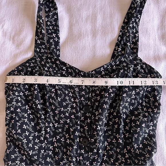 LOFT Womans Black Ditsy Floral Wide Leg Crop Jumpsuit Sz S Smocked Preppy Boho - Picture 9 of 16